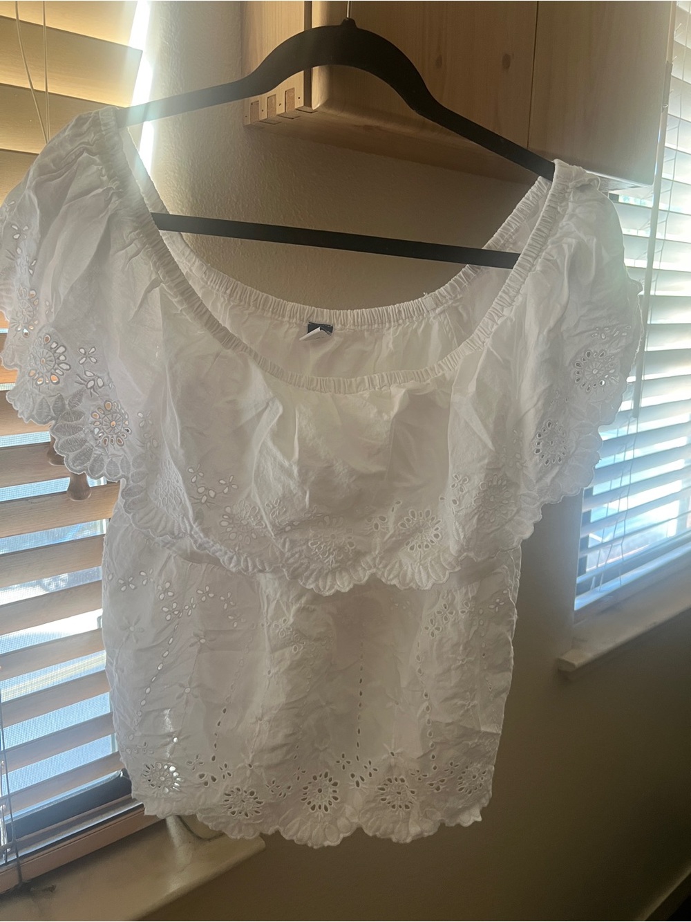 Old Navy White Eyelet Off-Shoulder Blouse